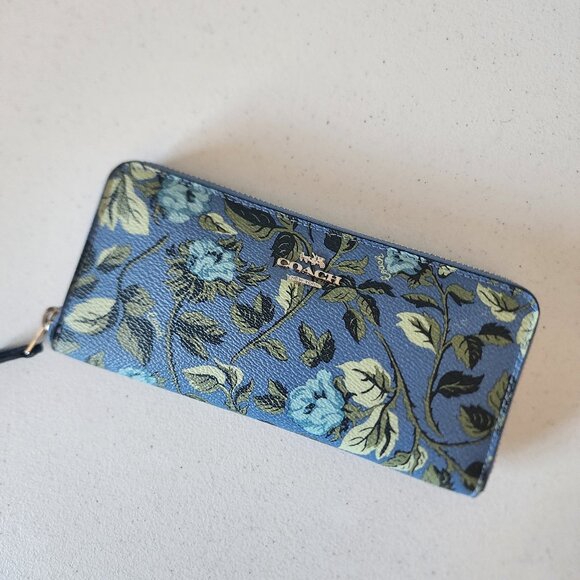 Coach Zip Wallet "EUC" - Picture 6 of 14